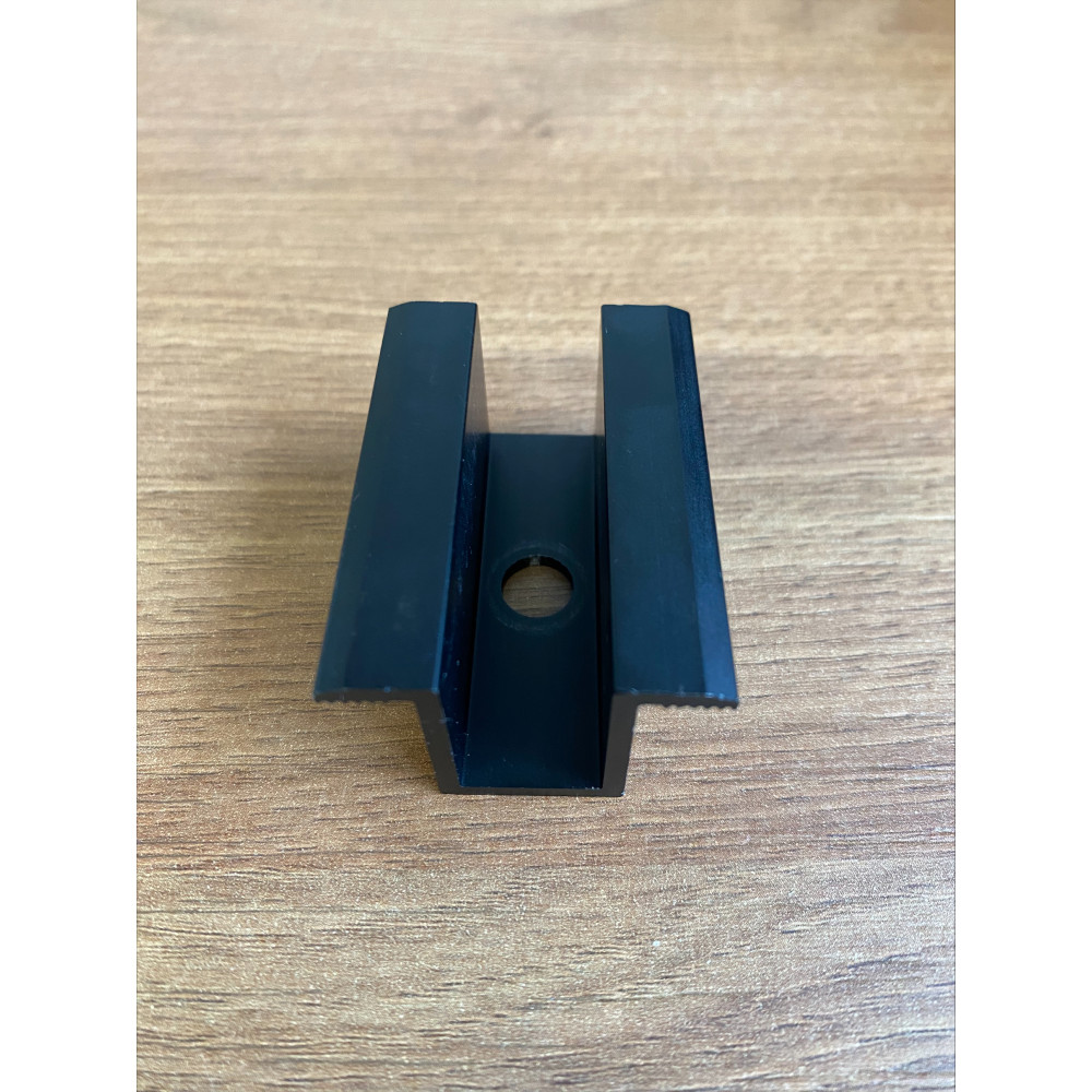 Vidurinis modulio laikiklis, juodas (mod. rėmo aukštis 30 mm)