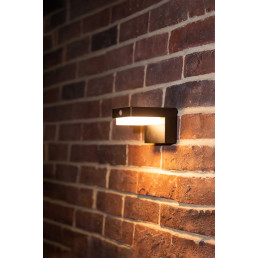 Lauko šviestuvas su saulės panele ir judesio jutikliu SUNTIS, sieninis, 220lm, 3000K, 2Ah, IP54, USB-C